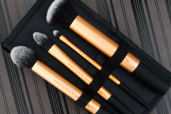 Real-Techniques-Core-Collection-Makeup-Brushes-in-case